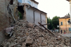 terremoto-emilia-e-campo-operativo-nazionale-delle-misericordie-a-san-felice-sul-panaro_13887758576_o