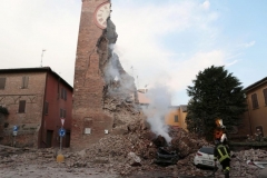 terremoto-emilia-e-campo-operativo-nazionale-delle-misericordie-a-san-felice-sul-panaro_13887758916_o