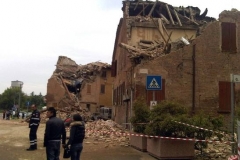 terremoto-emilia-e-campo-operativo-nazionale-delle-misericordie-a-san-felice-sul-panaro_13910872695_o